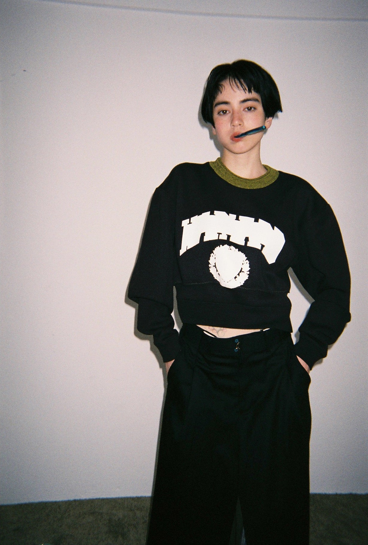 college print crop pullover / gray