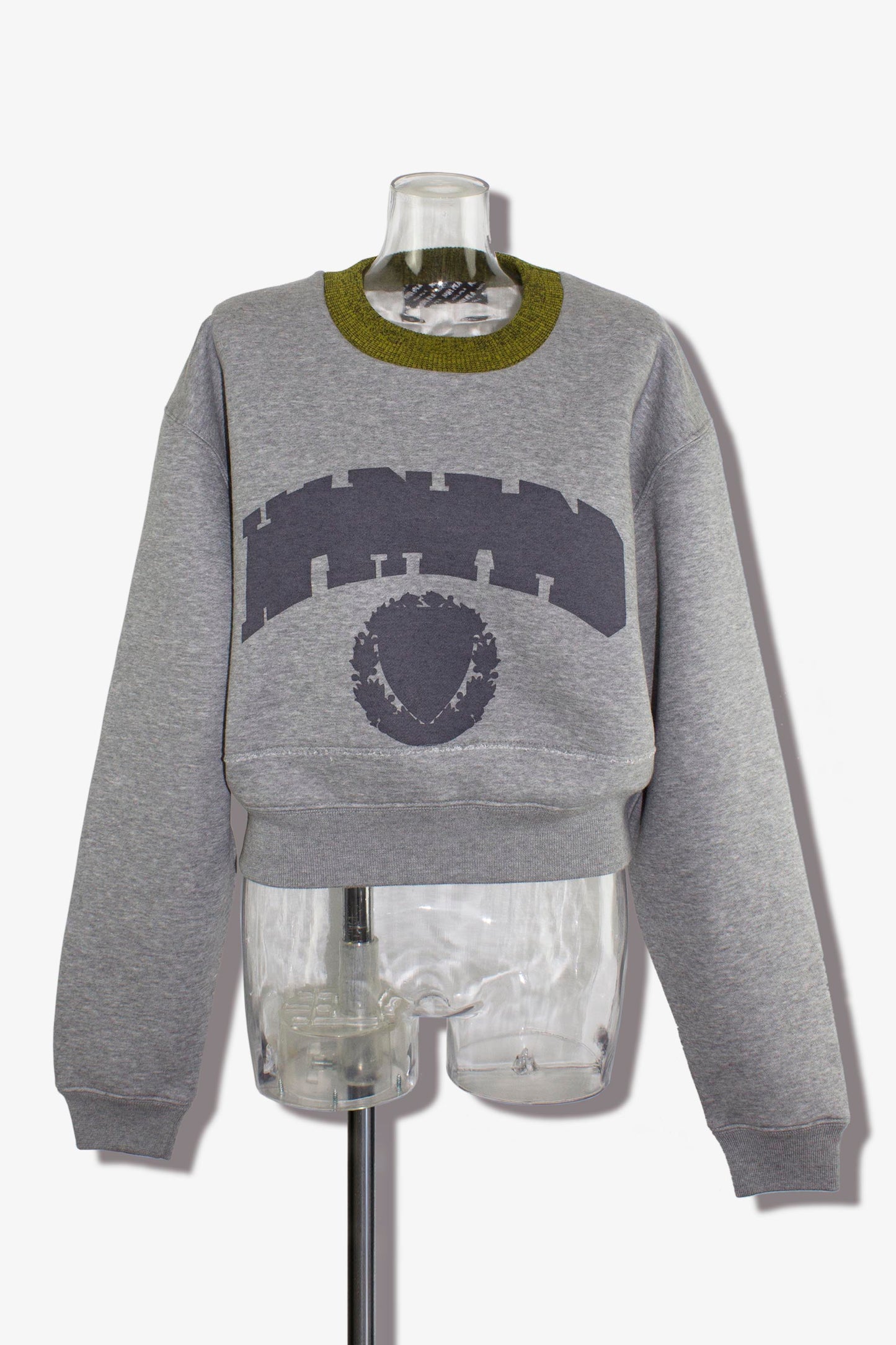 college print crop pullover / gray