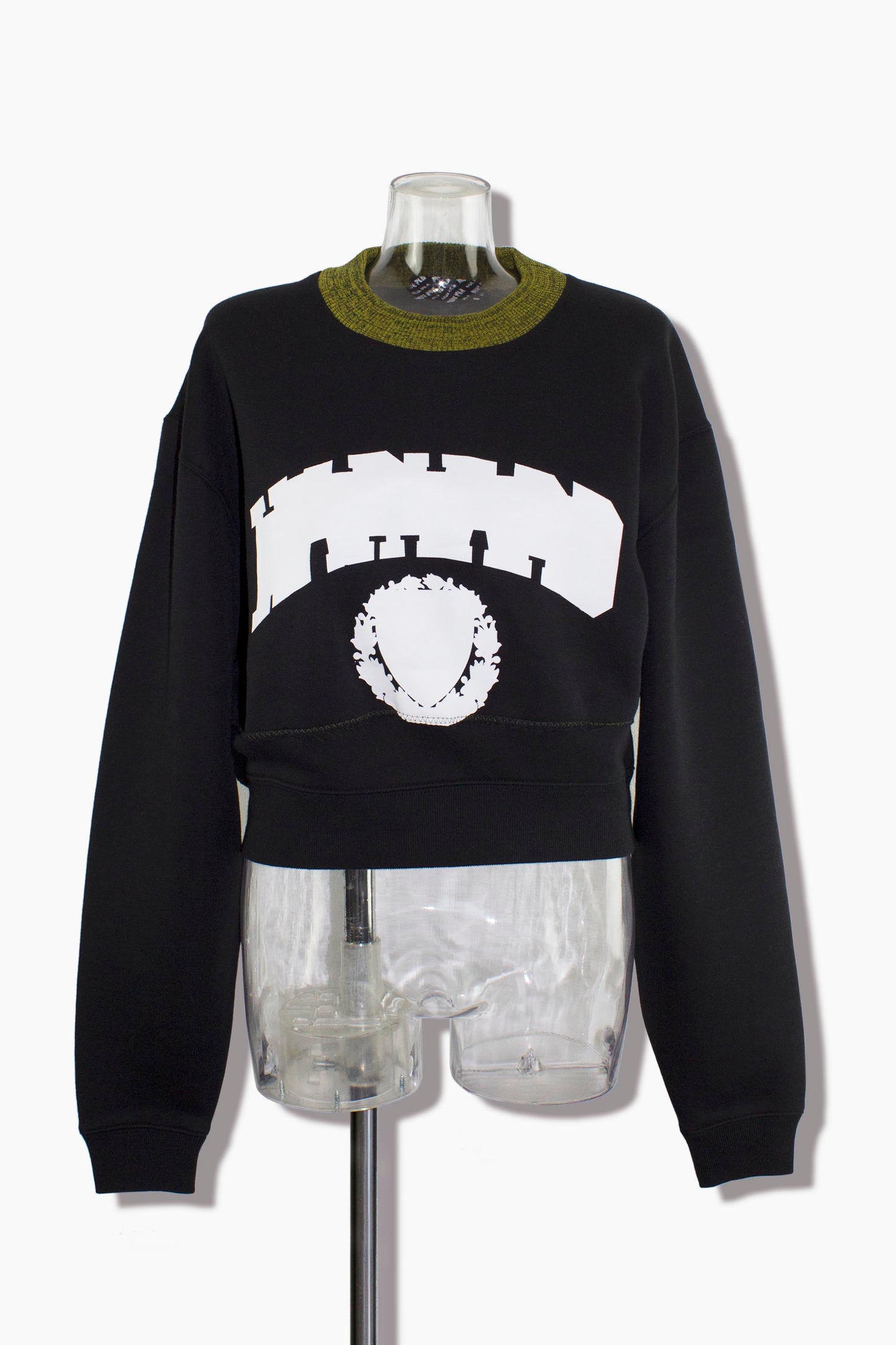 college print crop pullover / black