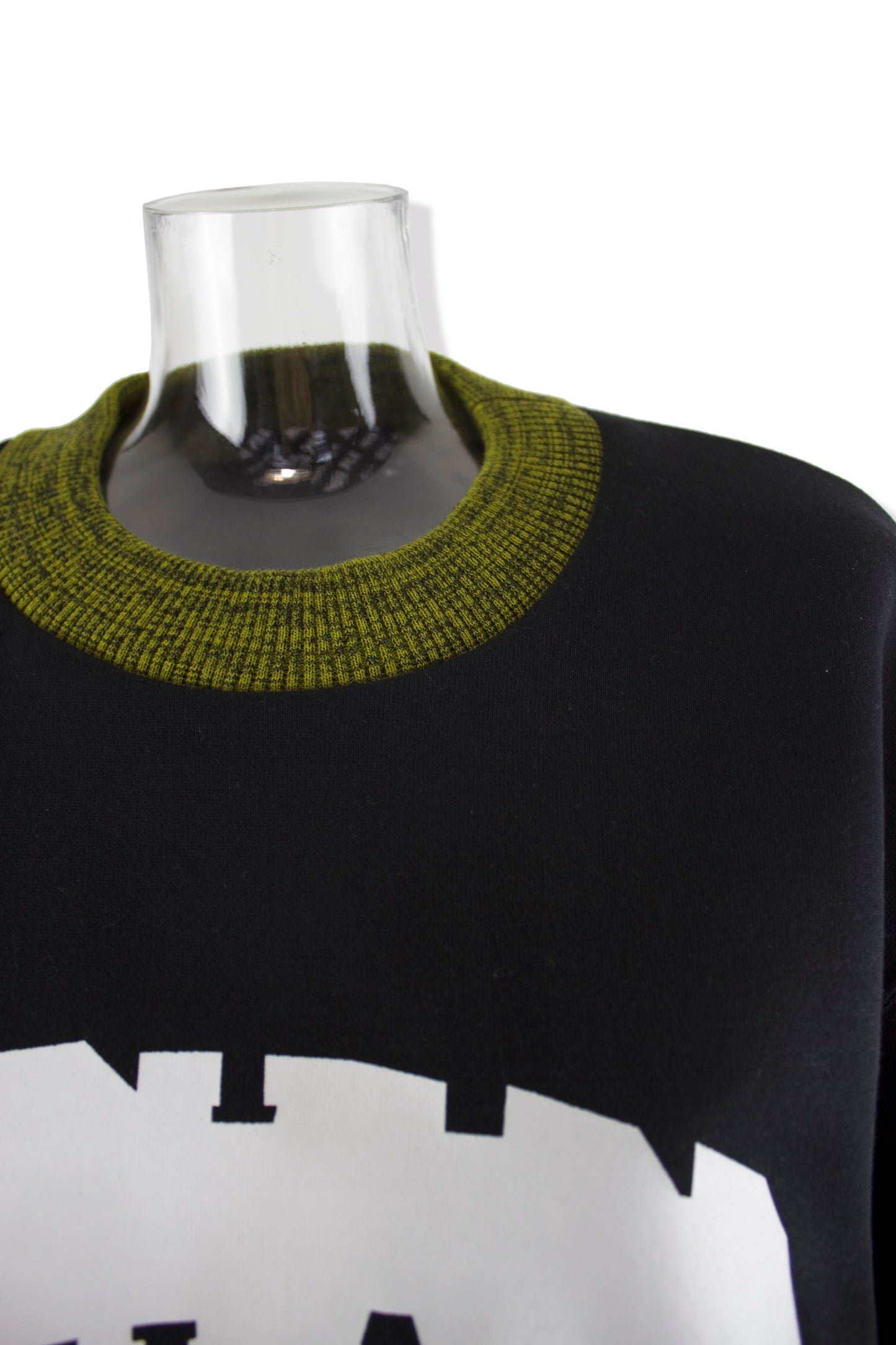 college print crop pullover / black