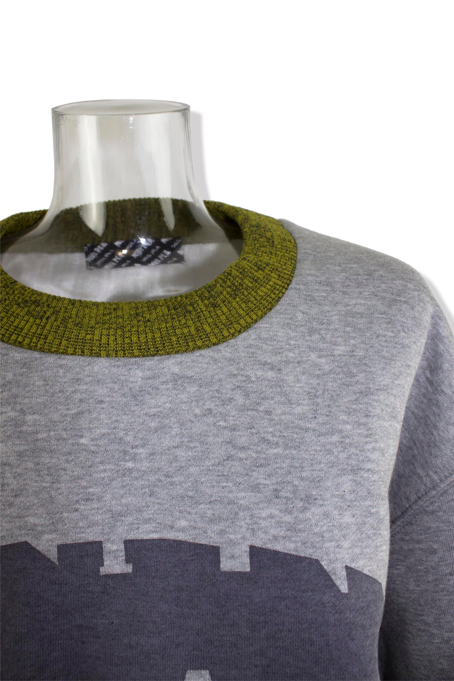 college print crop pullover / gray