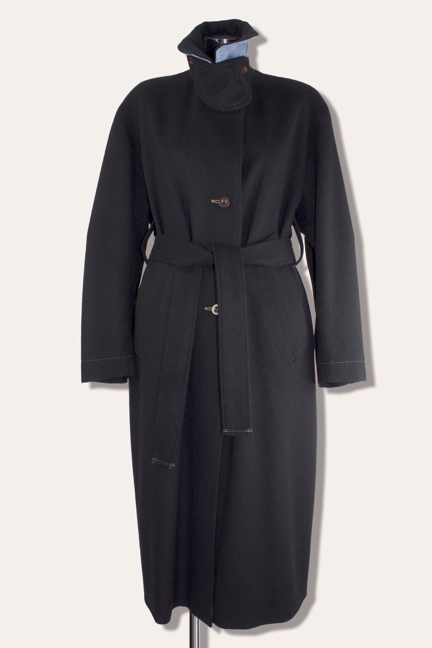 ’Alex’ wool back slit coat / black