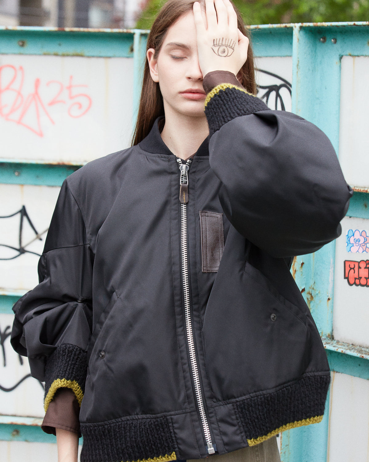 volume tuck sleeve bomber jacket / black
