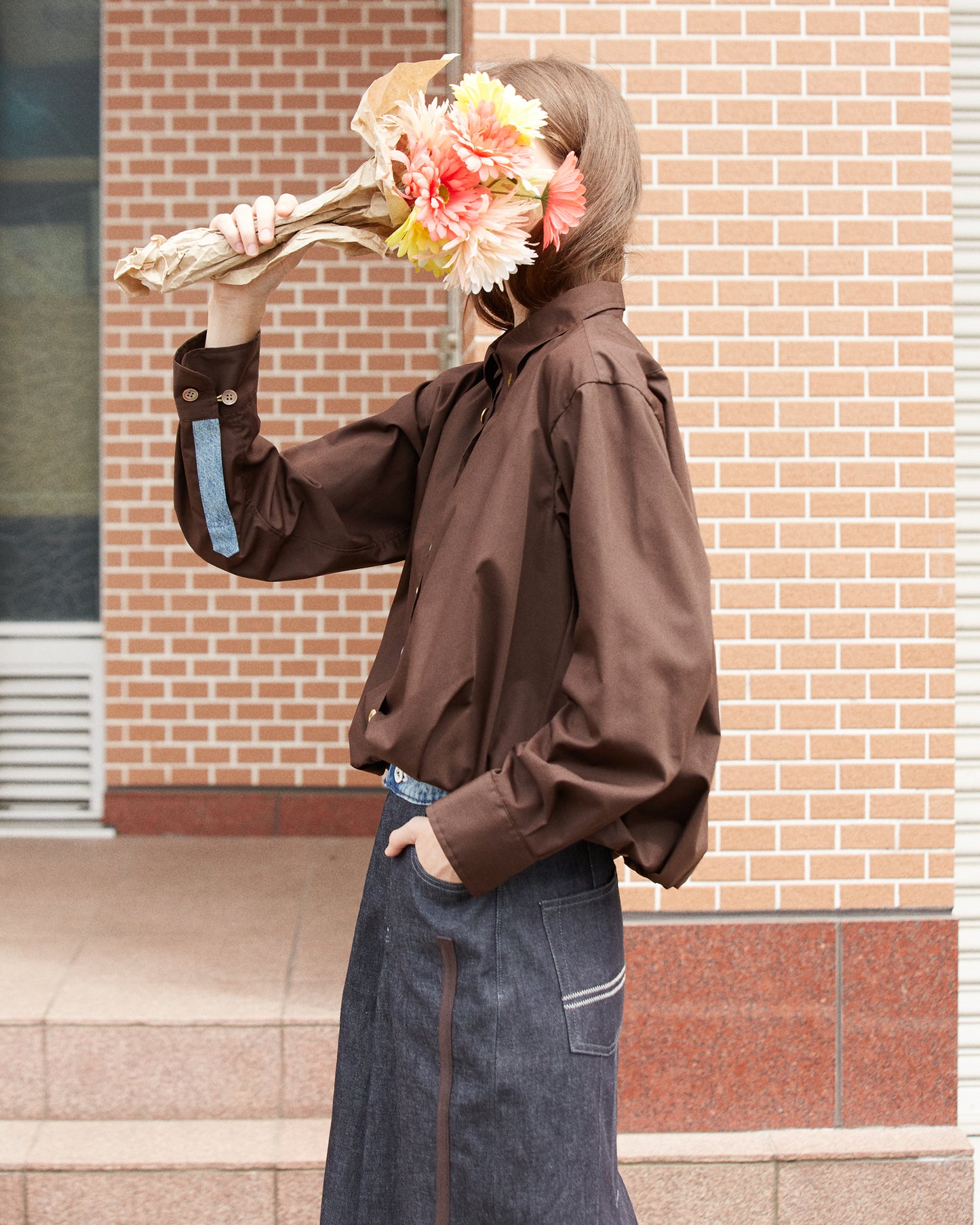 tuck button balloon shirts / brown