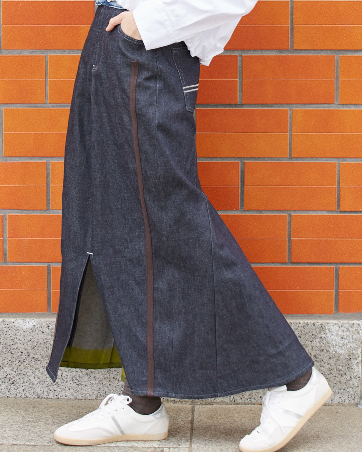 back flare denim skirt / navy