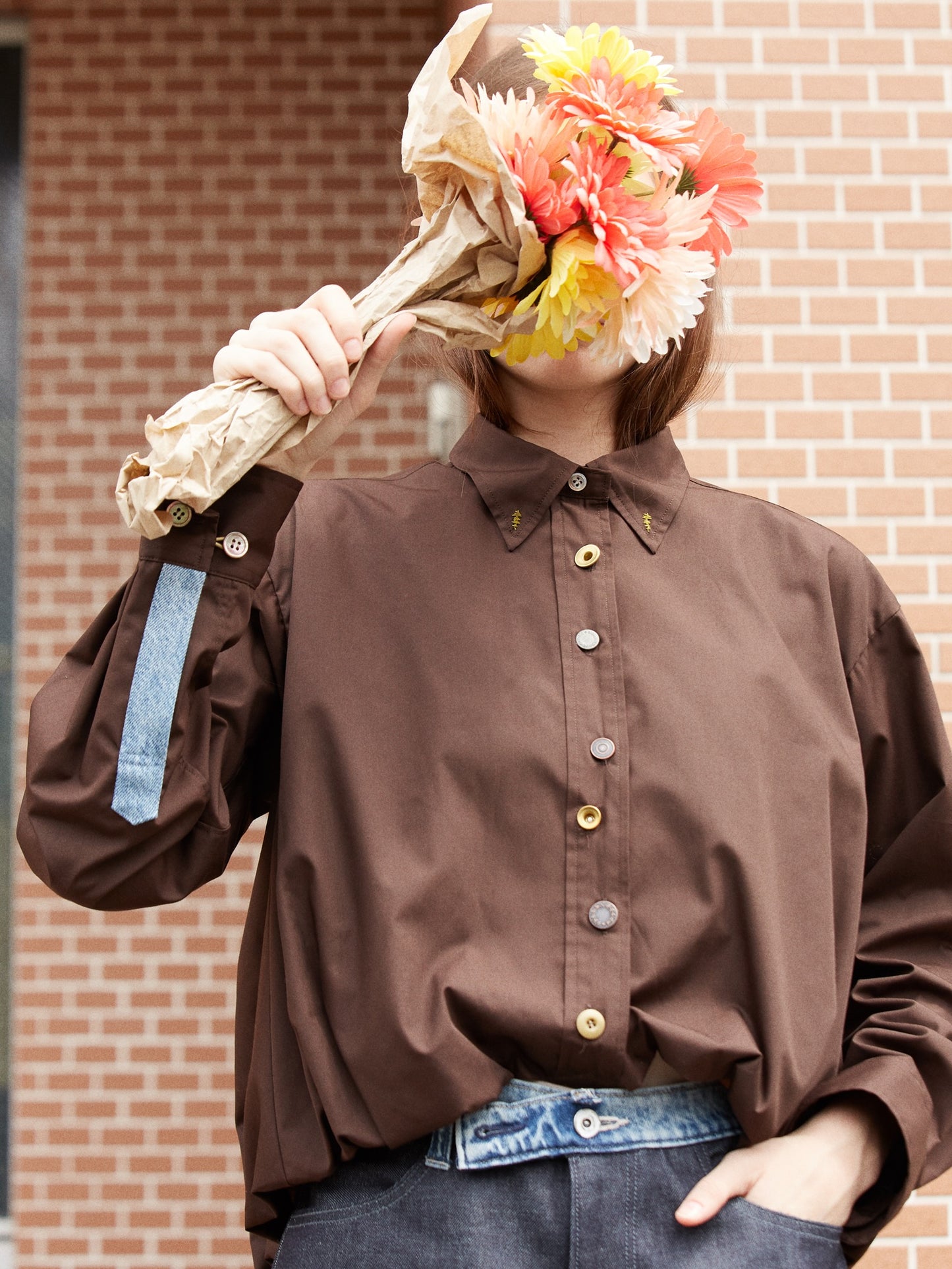 tuck button balloon shirts / brown