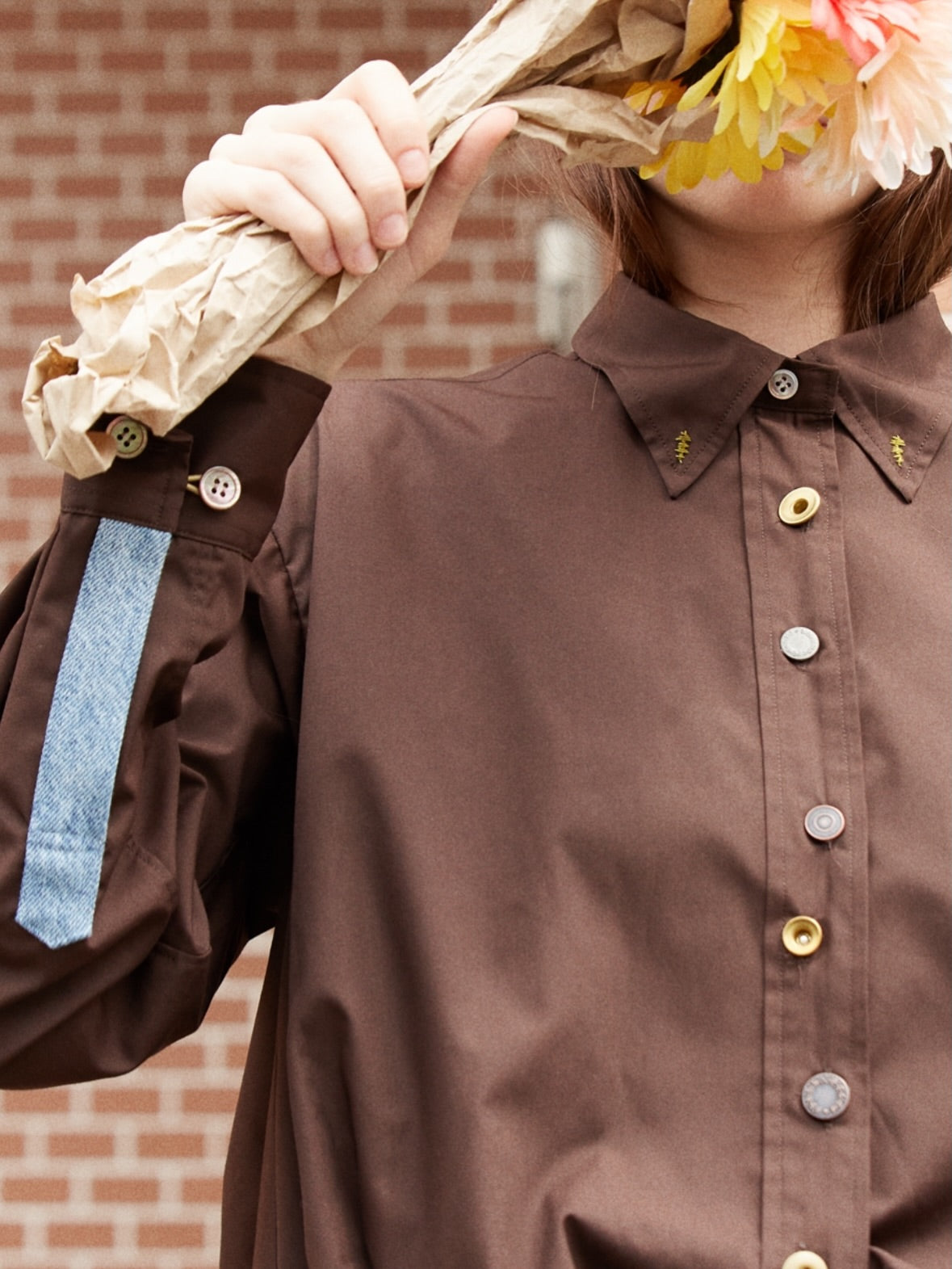tuck button balloon shirts / brown
